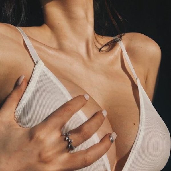 Girls In White (37 pics)