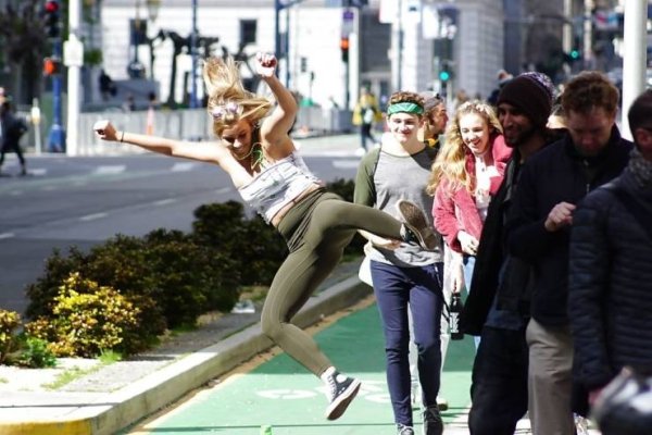 People Doing Interesting Things (30 pics)