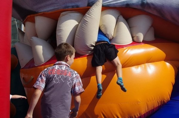 People Doing Interesting Things (30 pics)