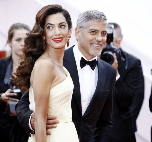 Celebrity Men And Their Beautiful Wives (17 pics)