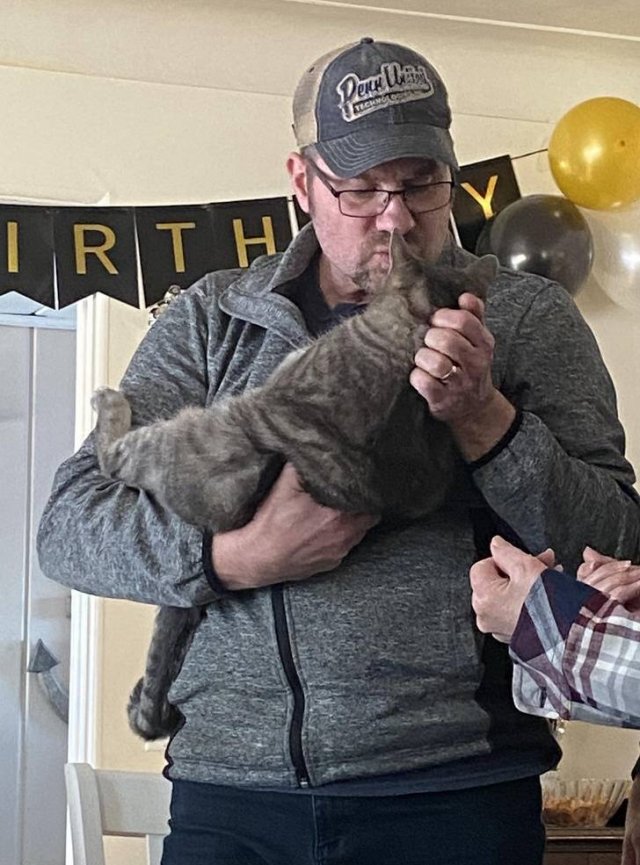 Men Who Didn't Want To Have Pets (20 pics)
