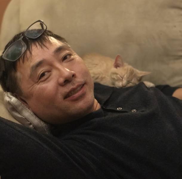 Men Who Didn't Want To Have Pets (20 pics)