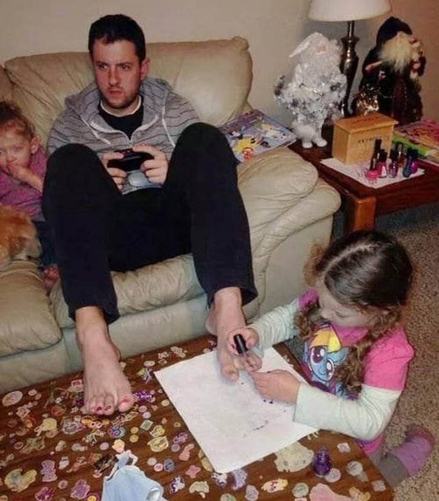 Dads Vs Moms (20 pics)