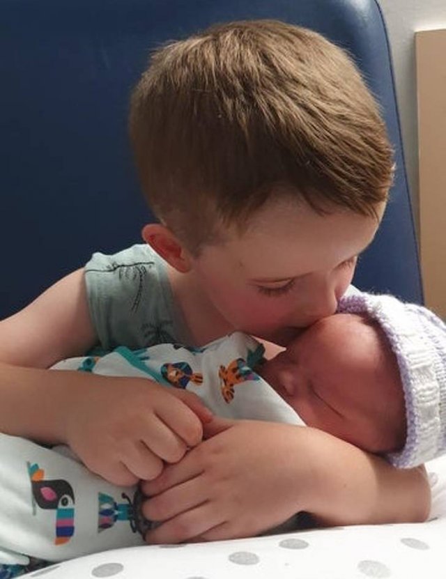 Awesome Siblings (18 pics)