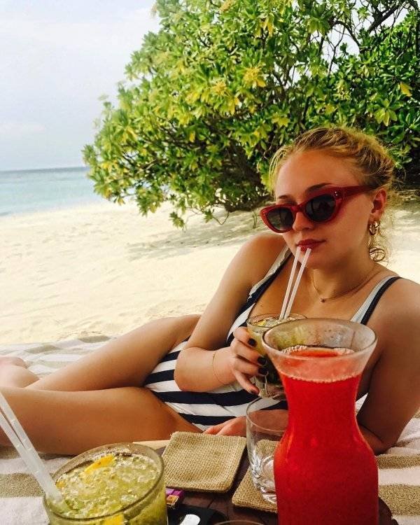 Sophie Turner Answers Questions In Instagram (23 pics)