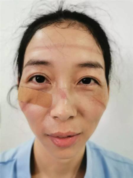 Overworked Doctors And Nurses Show Themselves After Working Hours (34 pics)