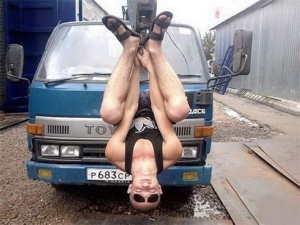 People Doing Weird Things (33 pics)