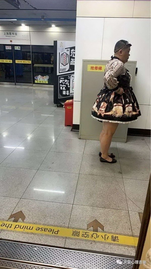 People Doing Weird Things (33 pics)