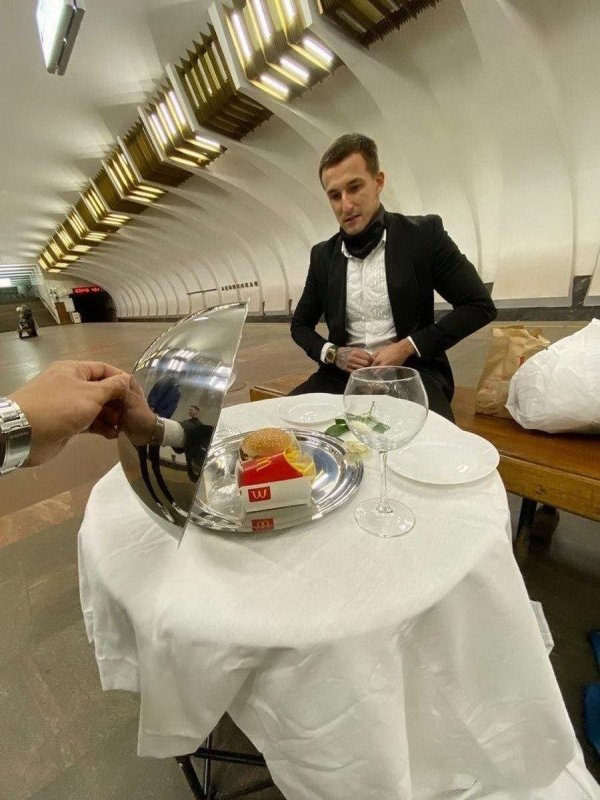 People Doing Weird Things (33 pics)