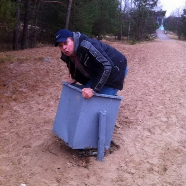 People Doing Weird Things (33 pics)