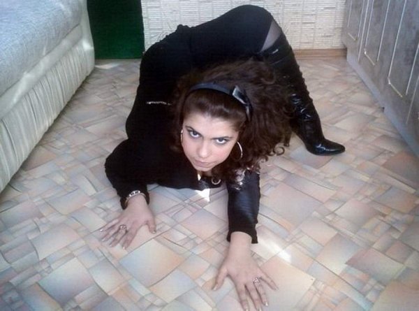 People Doing Weird Things (33 pics)