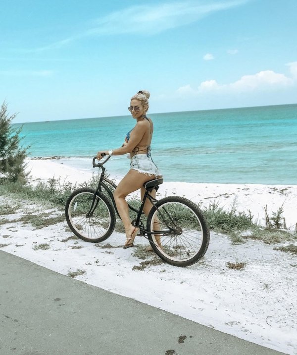 Bike Beauties (39 pics)
