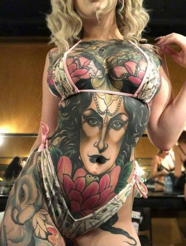 Girls With Tattoos (34 pics)