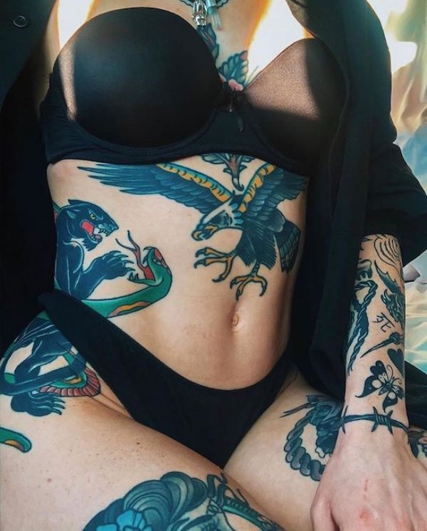 Girls With Tattoos (34 pics)
