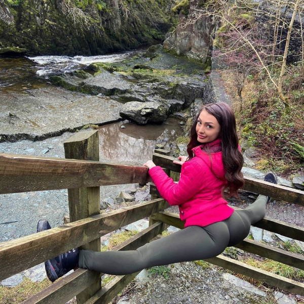 Girls In Yoga Pants (50 pics)