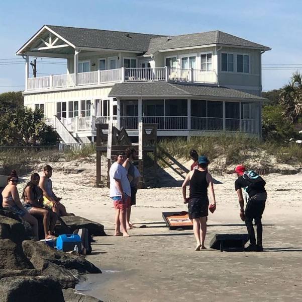 South Carolina Hasn't Heard About Social Distancing (31 pics)