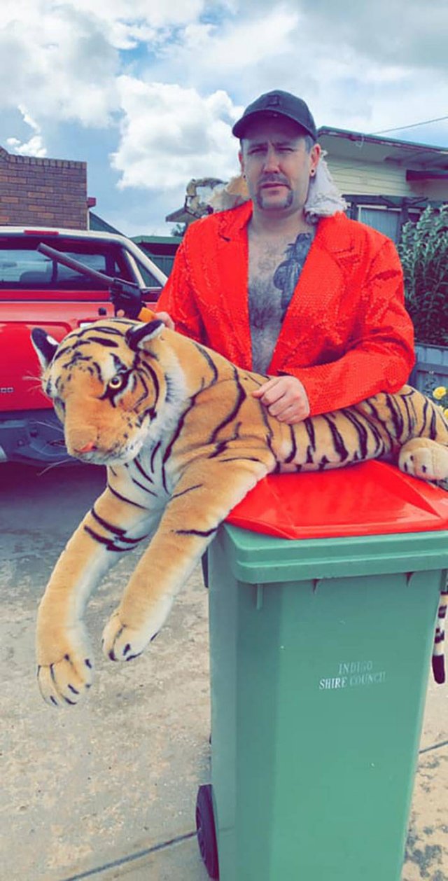 Australians Take Part In Bin Challenge (29 pics)