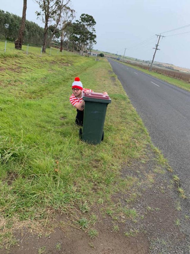 Australians Take Part In Bin Challenge (29 pics)