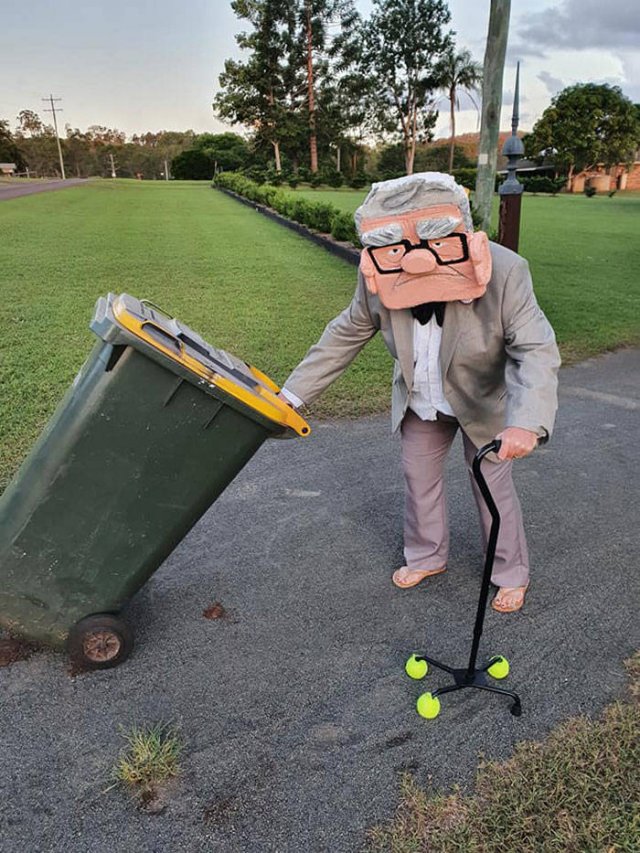 Australians Take Part In Bin Challenge (29 pics)