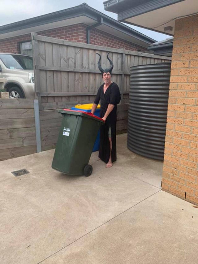 Australians Take Part In Bin Challenge (29 pics)