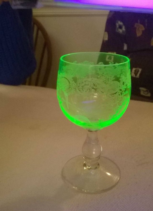 Everything Changes Under Ultraviolet Light (17 pics) Everything Changes Under Ultraviolet Light (17 pics)