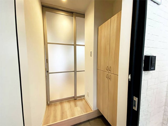 Japanese Apartments For Human And His Cat (16 pics)
