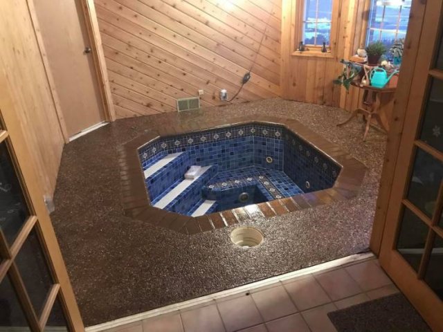 Couple Discovered A Bath Under Their House (12 pics)