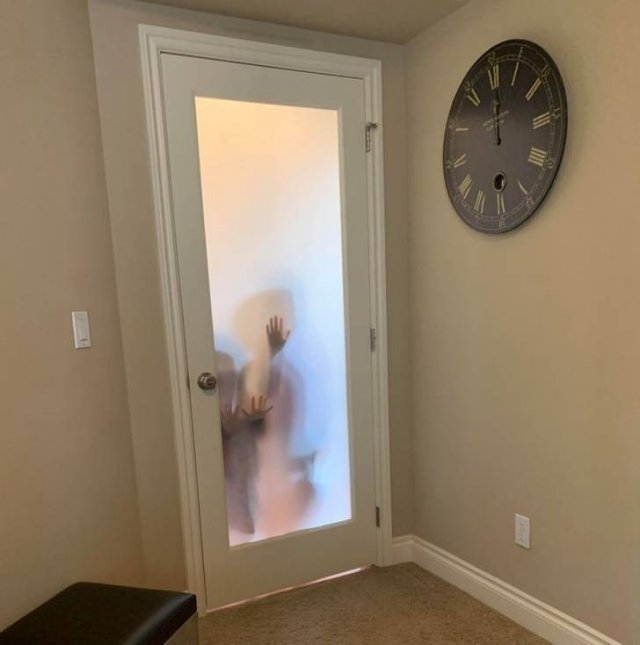 Working From Home Having Small Children Around (15 pics)