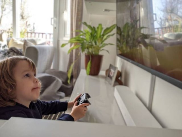 Working From Home Having Small Children Around (15 pics)