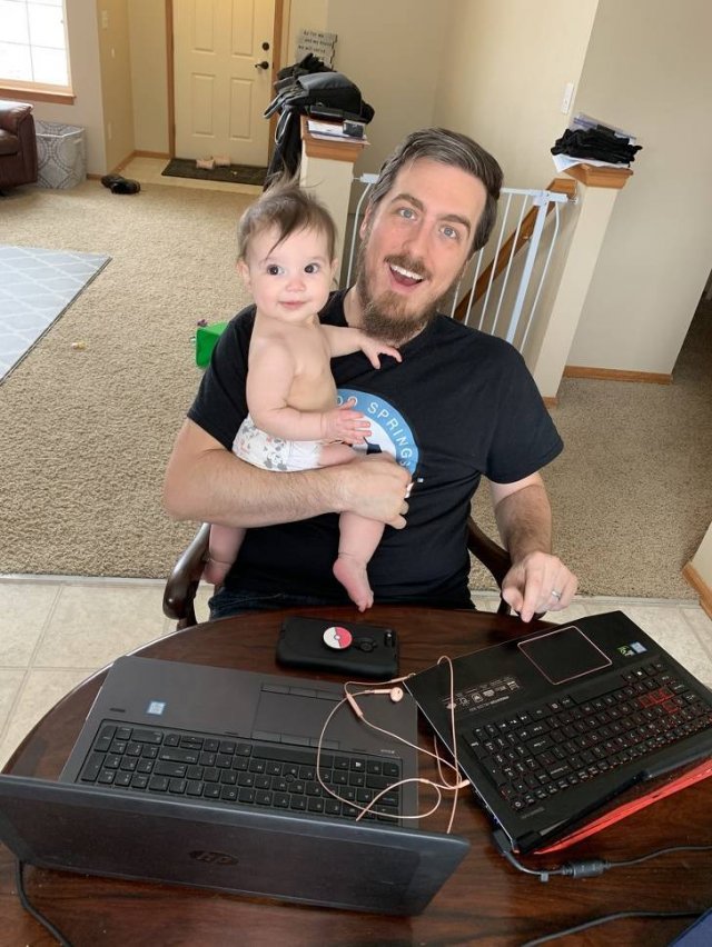 Working From Home Having Small Children Around (15 pics)