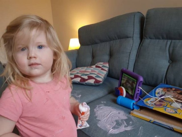 Working From Home Having Small Children Around (15 pics)