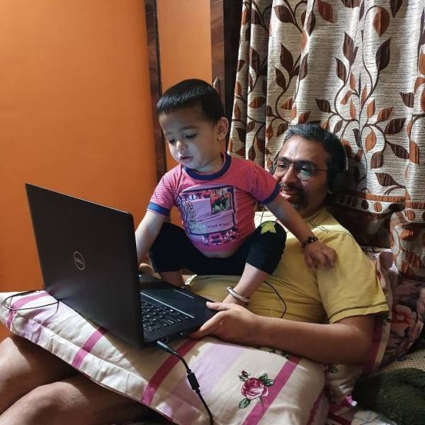 Working From Home Having Small Children Around (15 pics)