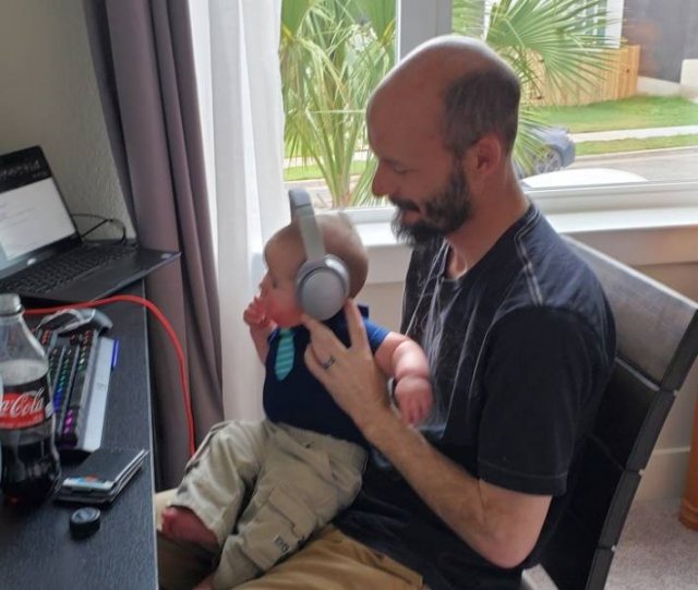 Working From Home Having Small Children Around (15 pics)