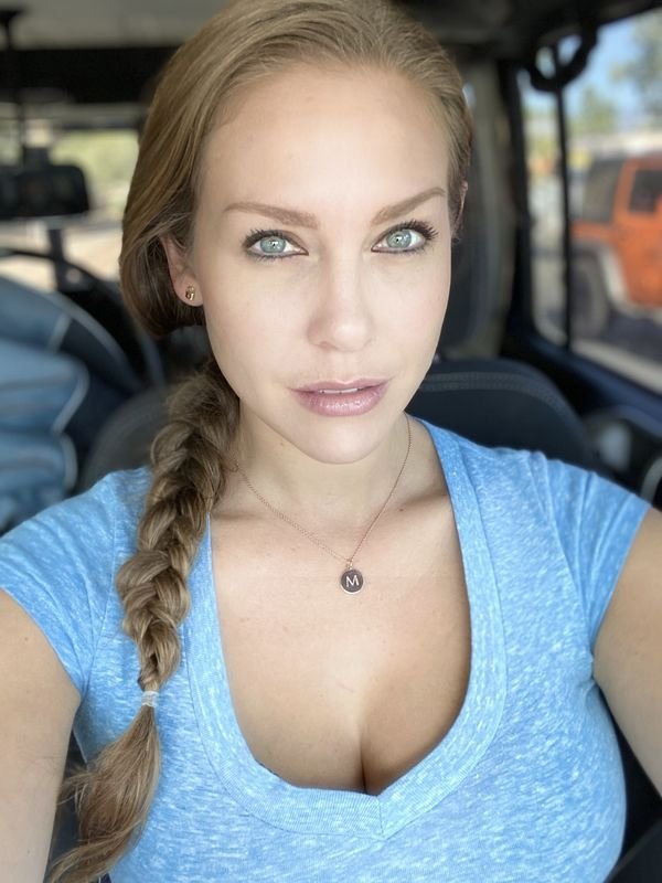 Hot Car Selfies (41 pics)