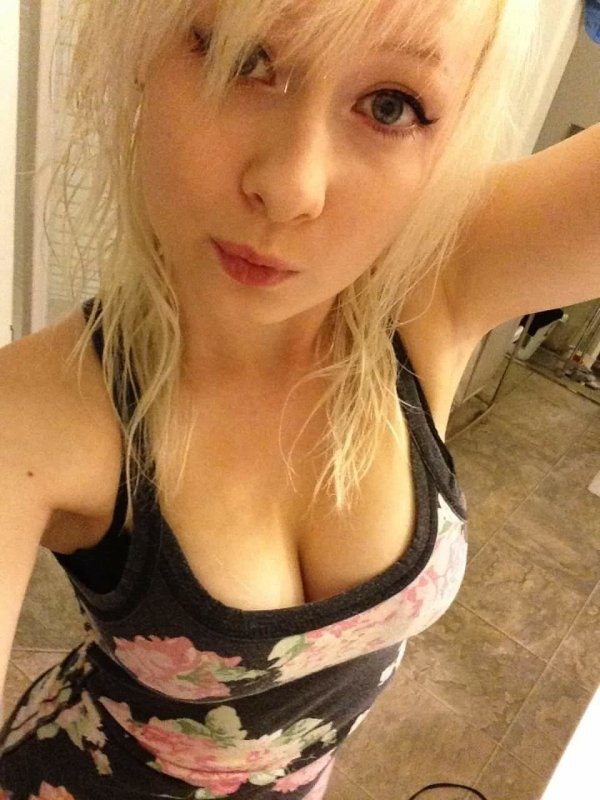 Hot Girls (92 pics)