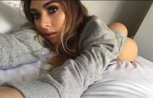 Busty Girls (69 pics)