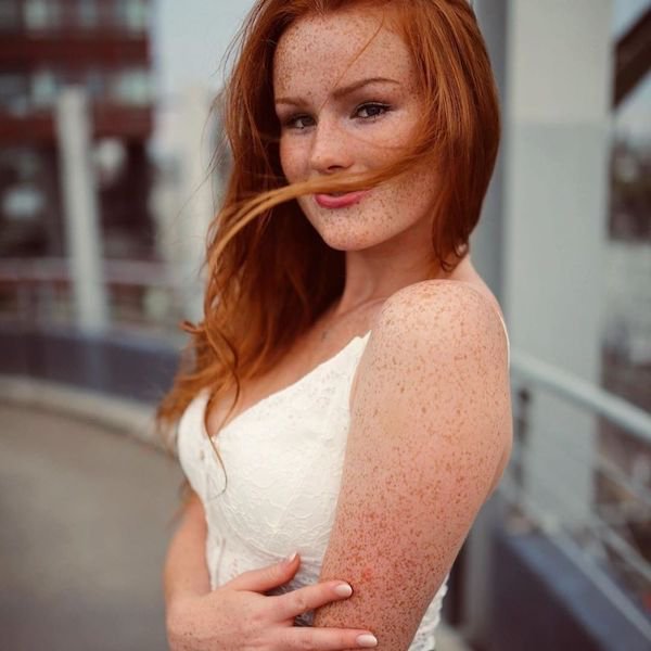 Girls With Freckles (32 pics)