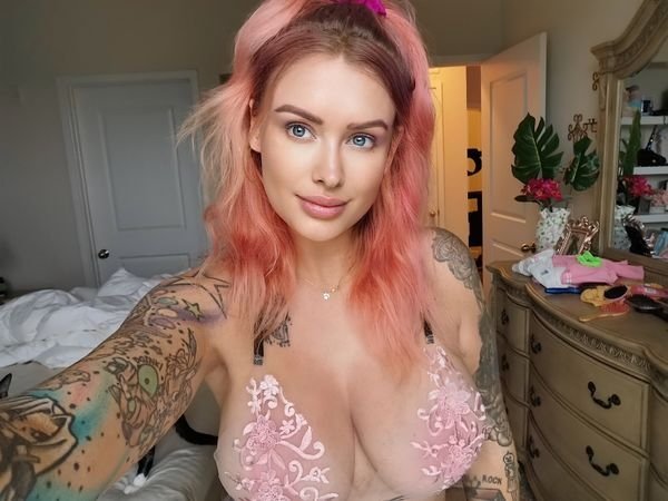 Girls With Dyed Hair (39 pics)