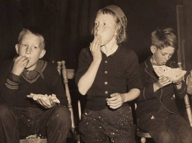 Great Old Family Photos (40 pics)