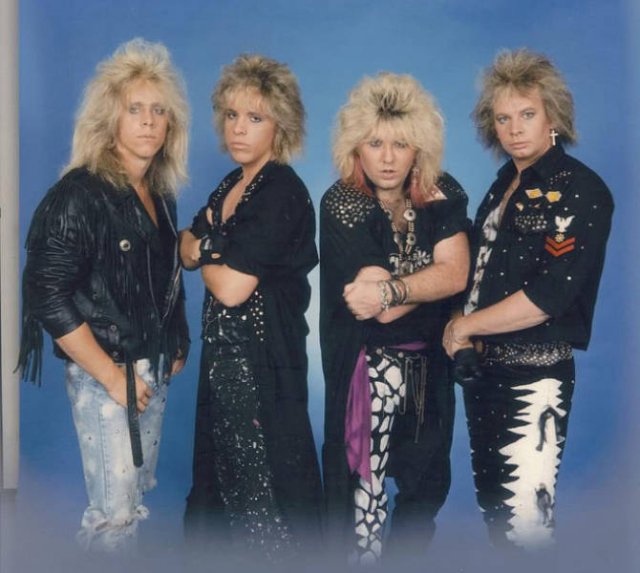 Weird Bands Posing Photos (25 pics)