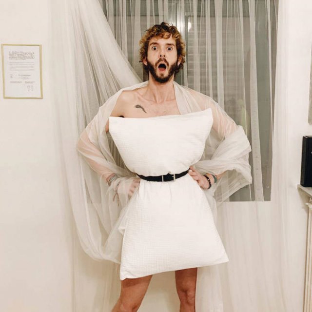 Pillow Dress Challenge (22 pics)