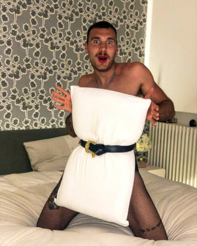 Pillow Dress Challenge (22 pics)