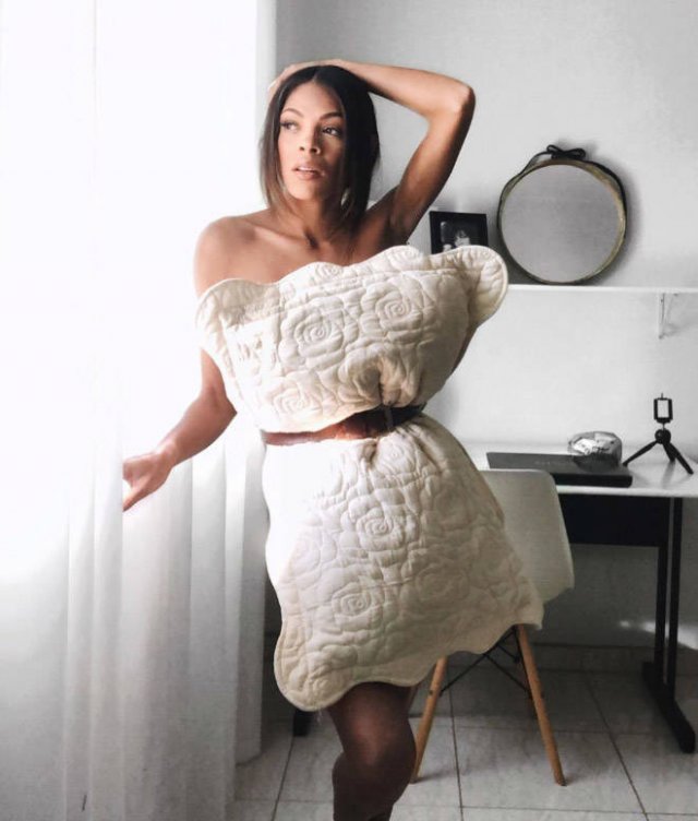 Pillow Dress Challenge (22 pics)