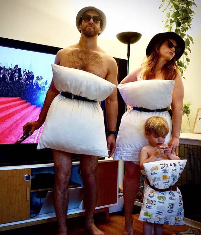 Pillow Dress Challenge (22 pics)