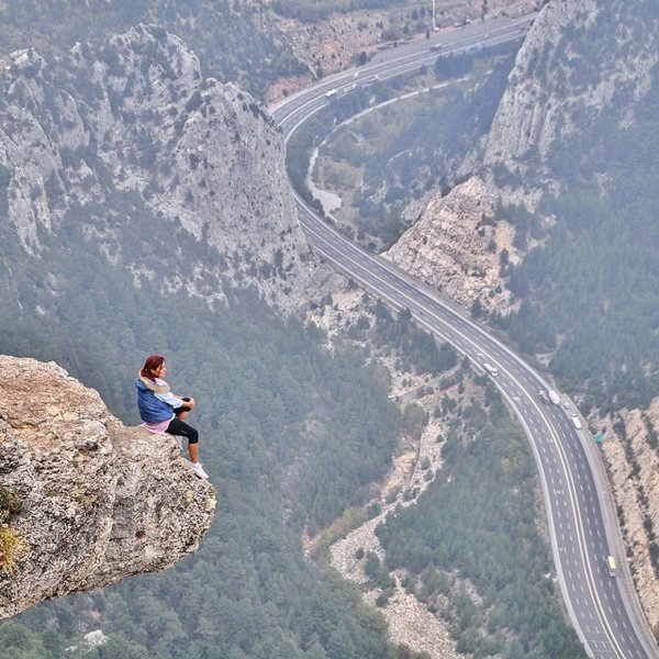 Beautiful And Scary Views (28 pics)