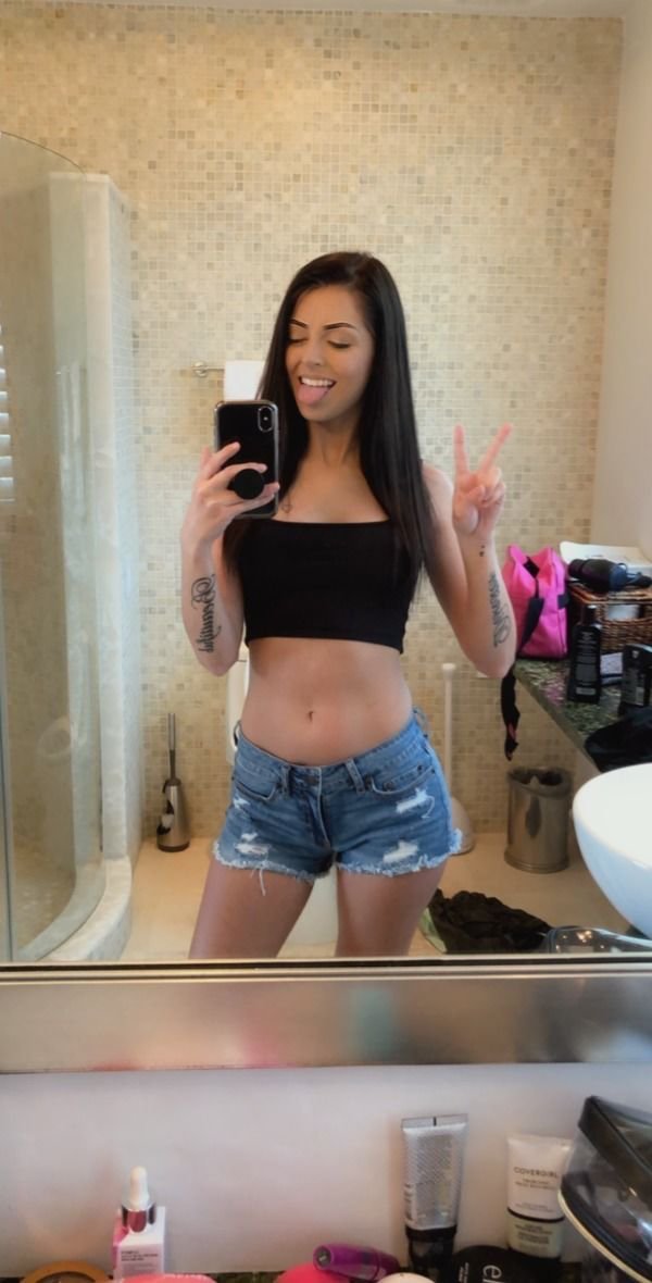 Girls In Denim (41 pics)