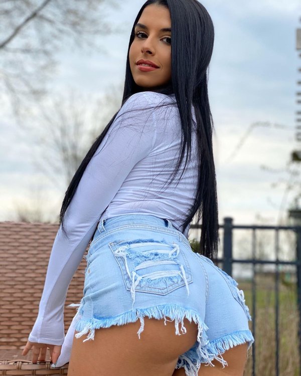 Girls In Denim (41 pics)