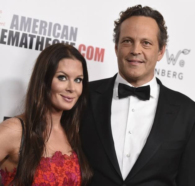 Celebrities Who Married Regular People (15 pics)