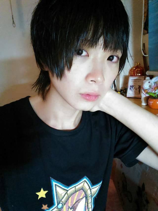 This Chinese Cosplayer 'Crome' Has A Secret (7 pics)