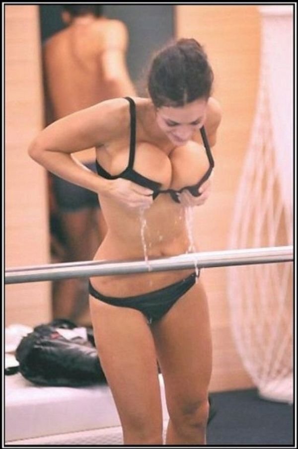 Wet Girls (40 pics)